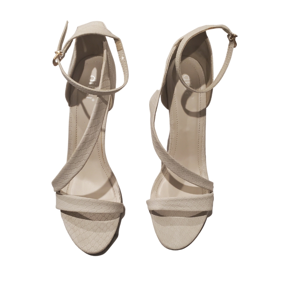 DIBA Shadow Heels Cream Size 11